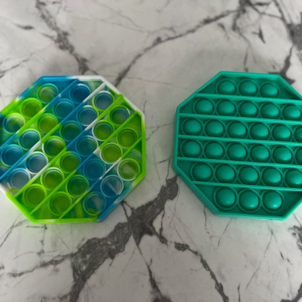 POP ITS Set of 2 Colorful Push Octagon Fidget Toys w/ FREE GIFT